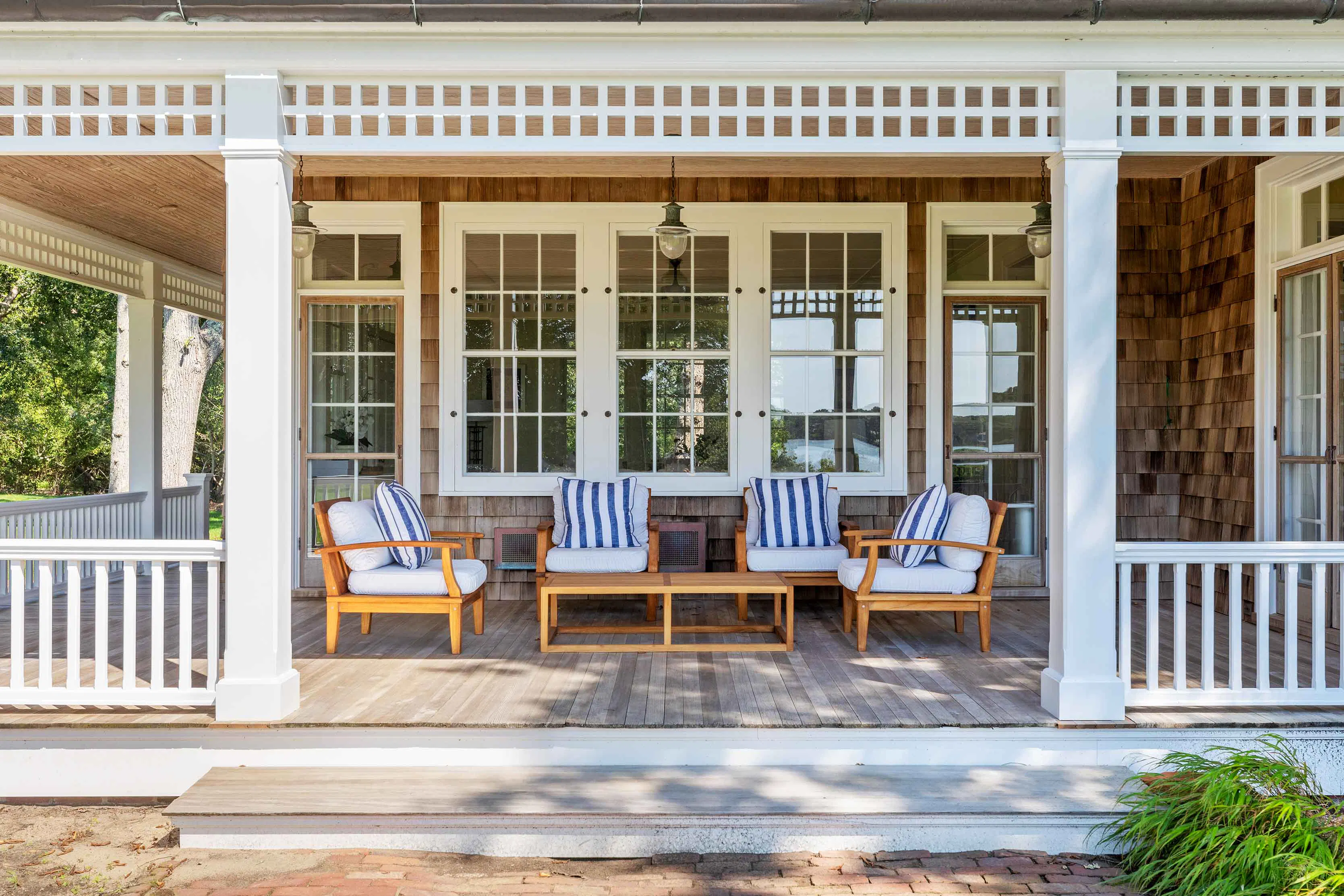 Meridith-Baer-Home-Home-Hamptons-Estate-Transitional-Briar-Patch-Outdoor